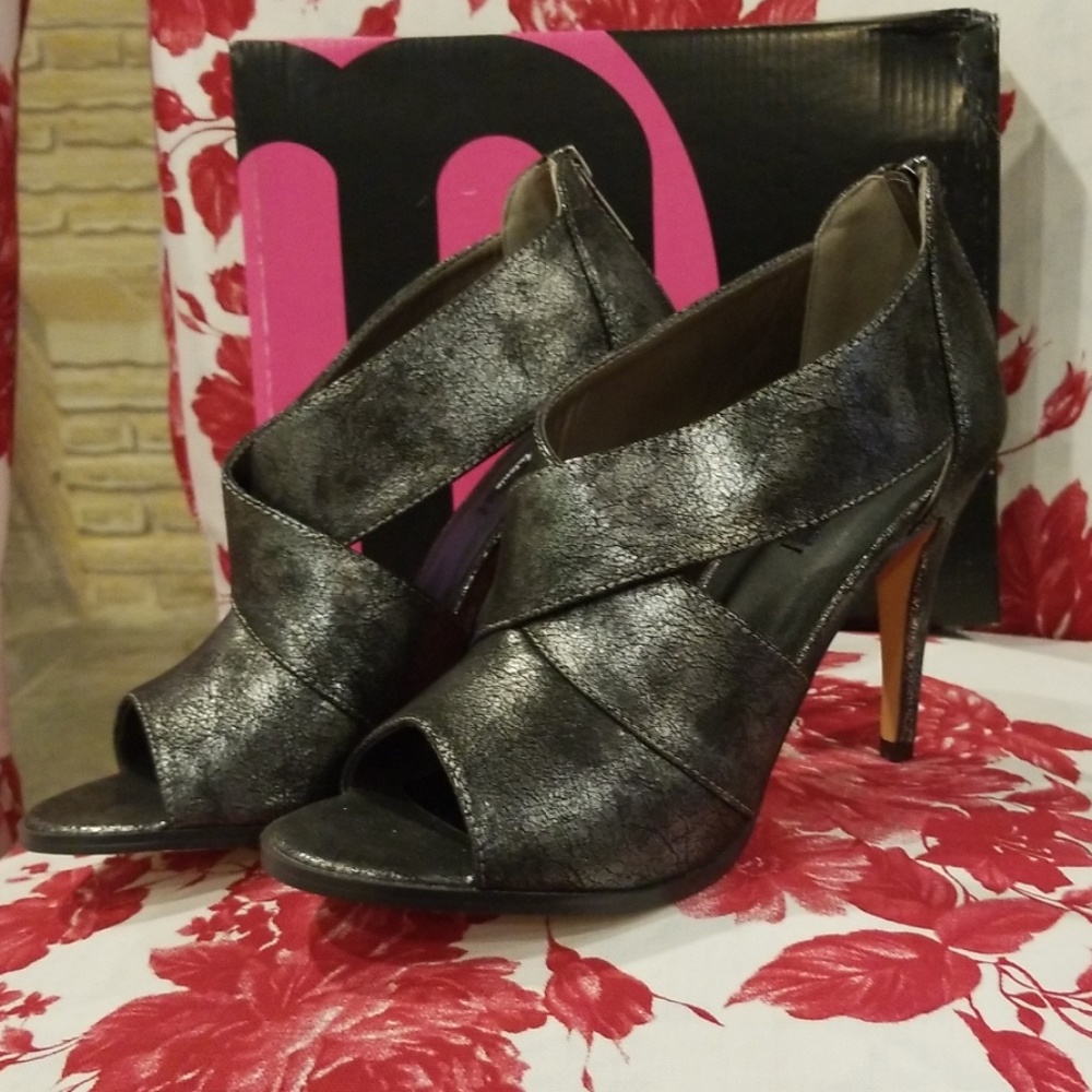 Michael Antonio Laster peep toe sandal size 10